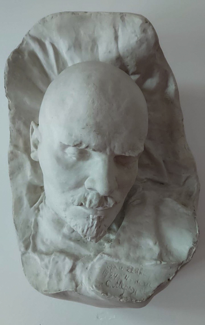 Lenin's deathmask by S. Merkurov (1924)